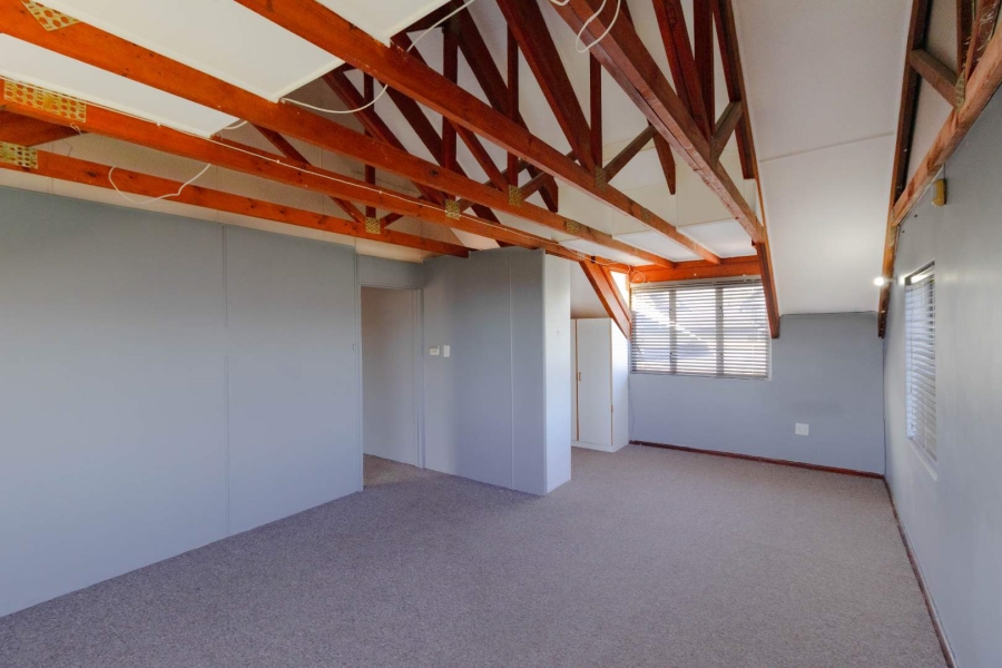 6 Bedroom Property for Sale in Sandbaai Western Cape